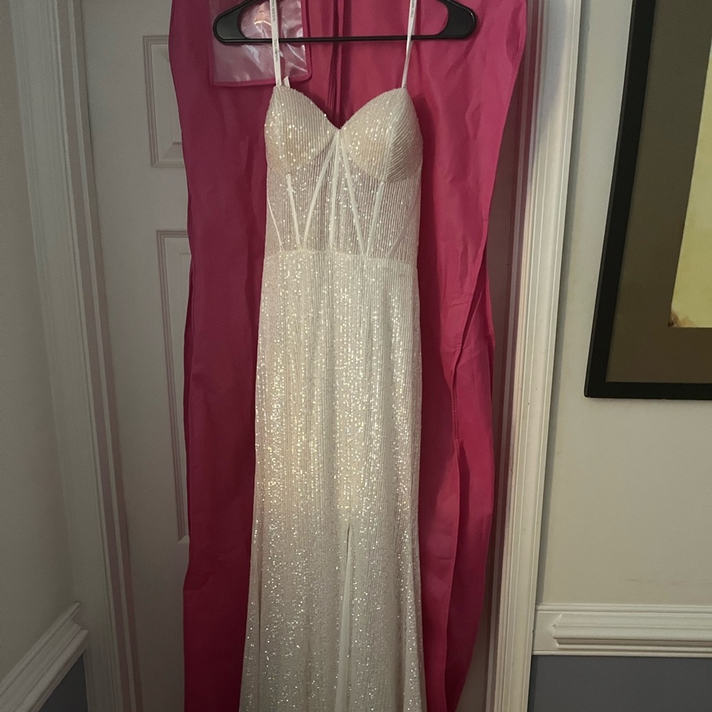 Size 8 white Sherri hill